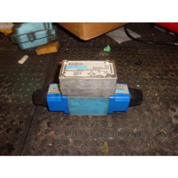 VICKERS DIRECTIONAL CONTROL VALVE  DG4V-3-2C-M-W-B-40 FREE SHIPPING