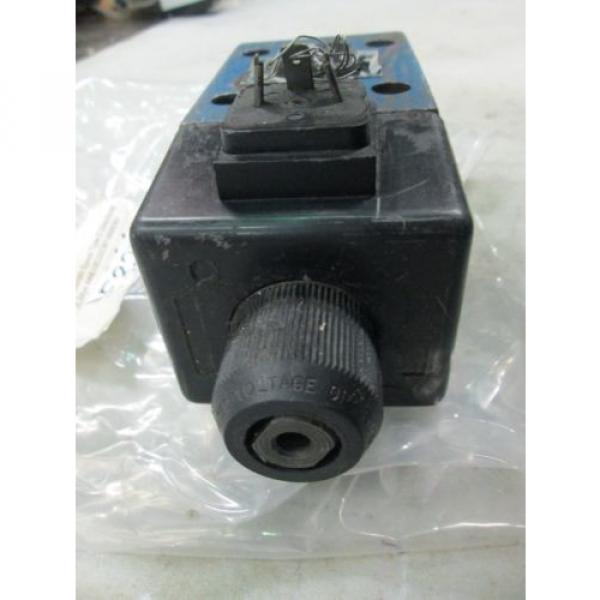 Mannesmann Rexroth Spool Type D Directional Control Valve #4WE10D33 Used #2 image