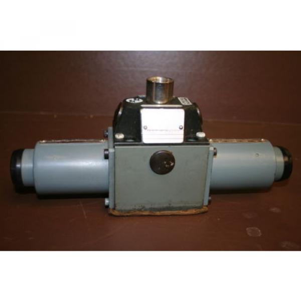 Directional valve Hydraulic 4WE8J3 24 VDC High power Solenoid Rexroth Unused #1 image