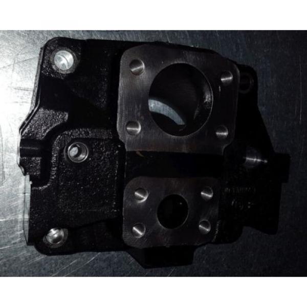 End cap, Sauer Danfoss Series 45 pump, E-frame, rear ports, CW.  1701481 #4 image