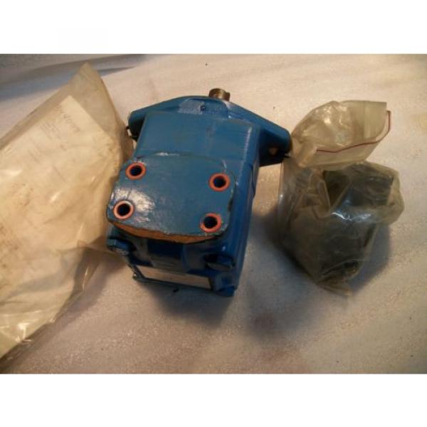 Vickers Hydraulic Pump Model Number 25V21A  or  1A22R or 2137117-1 #2 image