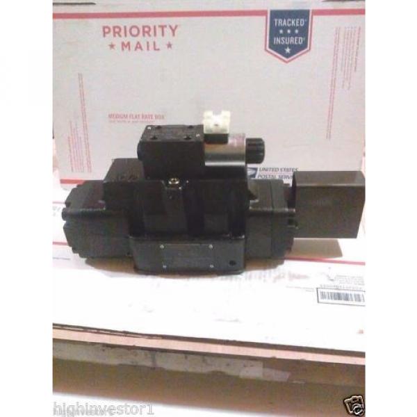 DENISON SOLENOID CONTROLLED PILOT OPERATED DIRECTIONAL VALVE P26-70026-H #1 image