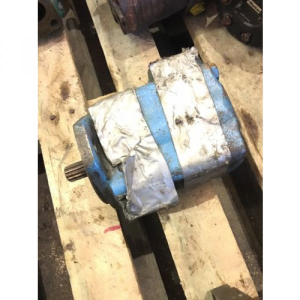 USED GOOD CONDITION VICKERS 25V021A 11A20 HYDRAULIC VANE PUMP, HP1 PT #1 image
