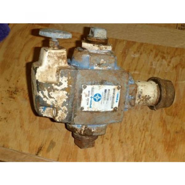Sperry Vickers Hydraulic Relief Valve Model C1 10 0 20, 1-1/2#034; Pipe Threaded #1 image