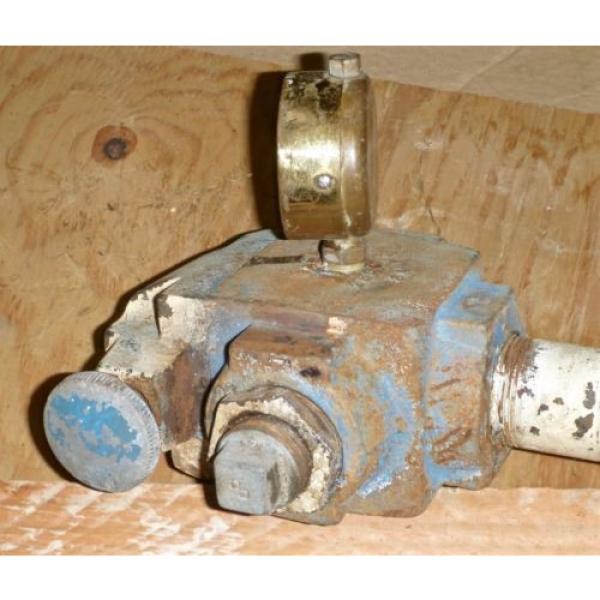 Sperry Vickers Hydraulic Relief Valve Model C1 10 0 20, 1-1/2#034; Pipe Threaded #9 image