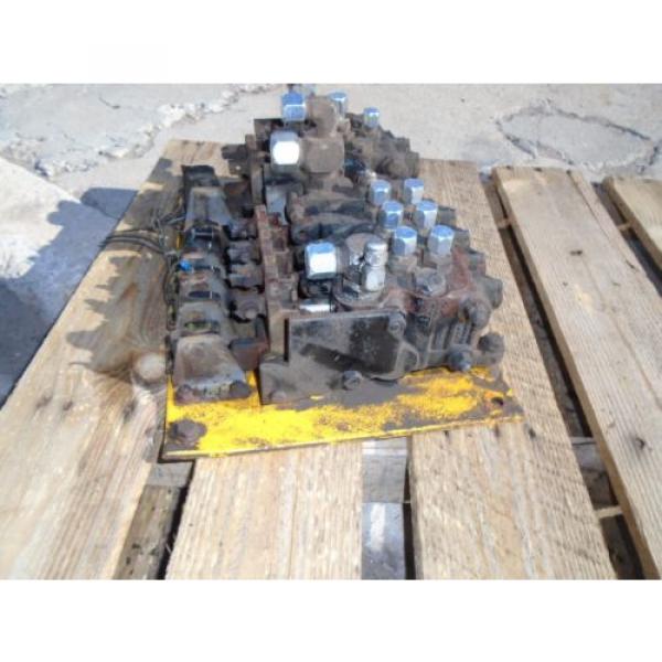 Vickers 2-Spool and 4-Spool Hydraulic Control Valves #3 image