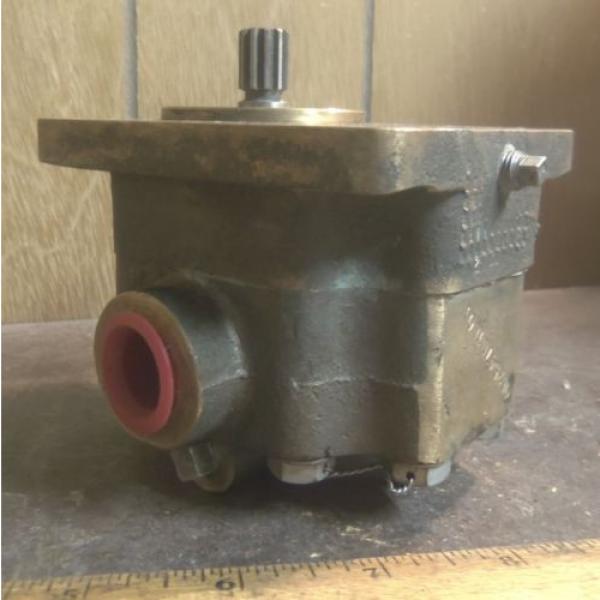 Bronze Hydraulic Pump with Splined Shaft - P/N: 06254701001 (NOS) #1 image