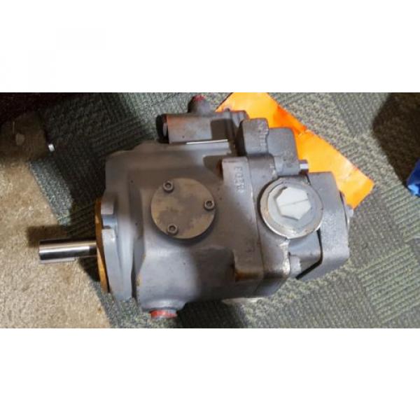 New Sauer Danfoss Hydraulic Variable Piston Pump L38 Model   L38-7069 #3 image