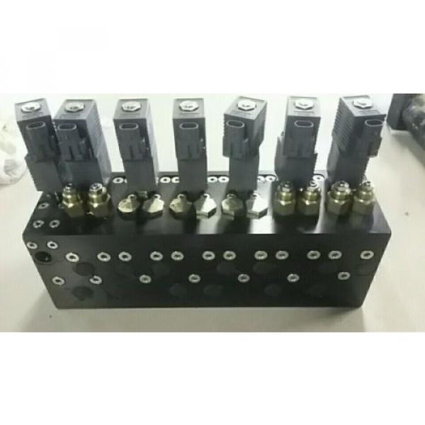 Sauer Danfoss MTC-1 7 Spool 12V Solenoid Control Valve Block #1 image